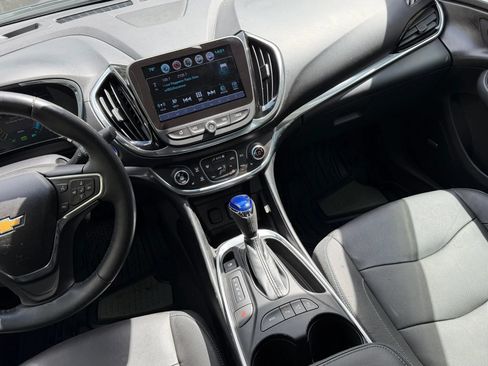 Used 2017 Chevrolet Volt Premier w/ Driver Confidence II Package FWD image 18