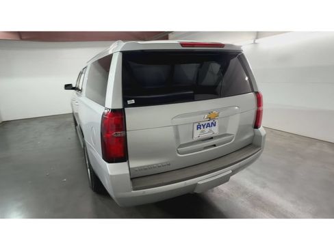 Used 2016 Chevrolet Suburban LT RWD image 7