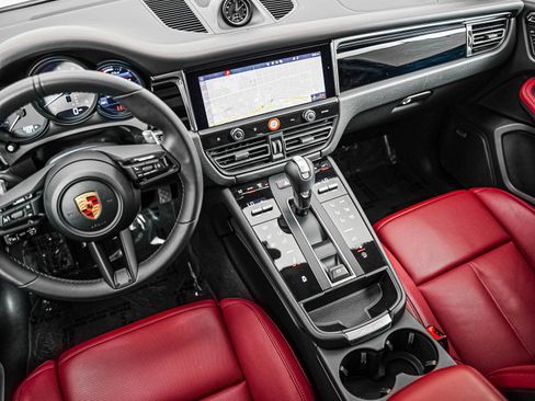Certified 2026 Porsche Macan S AWD/4WD image 19