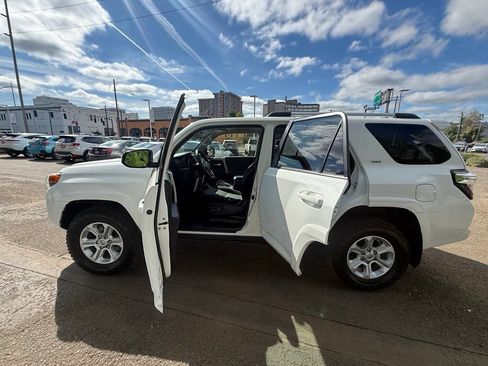 Used 2022 Toyota 4Runner SR5 AWD/4WD image 16