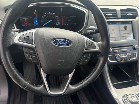 Used 2017 Ford Fusion SE w/ Equipment Group 201A FWD image 17