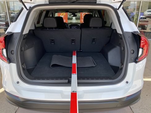 Used 2024 GMC Terrain SLE w/ Driver Convenience Package AWD/4WD image 17