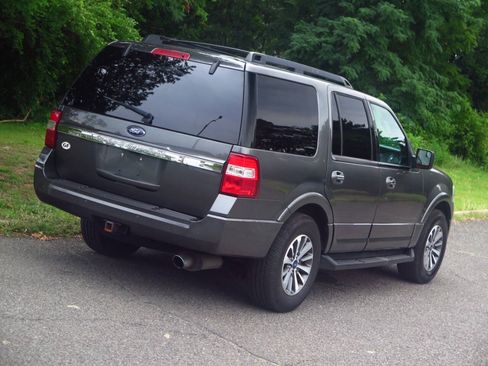 Used 2016 Ford Expedition XLT w/ Equipment Group 202A AWD/4WD image 29