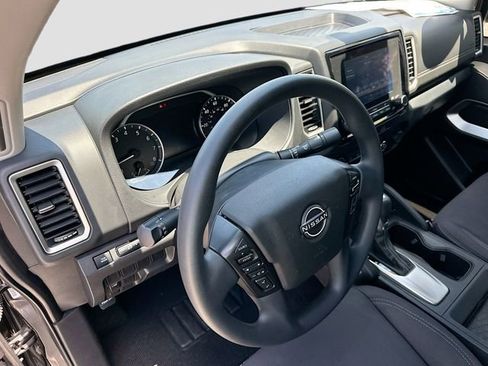 Used 2022 Nissan Frontier SV RWD image 9
