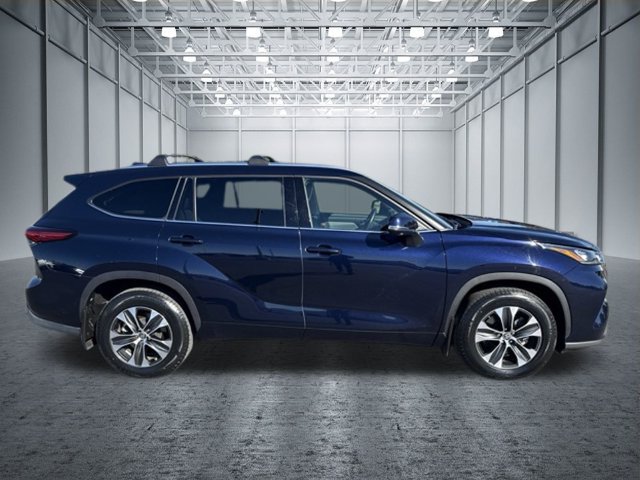 Used 2020 Toyota Highlander XLE AWD/4WD image 6