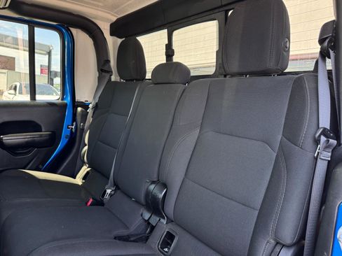 Used 2021 Jeep Gladiator Willys image 21