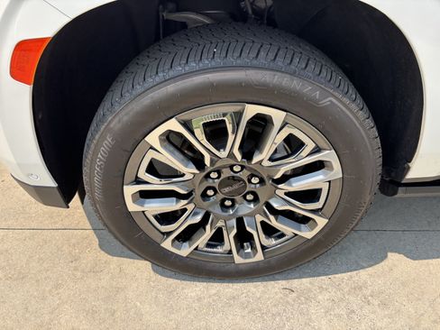 Used 2024 GMC Yukon Denali Ultimate AWD/4WD image 13