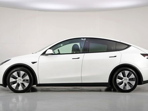 Used 2021 Tesla Model Y Long Range image 9