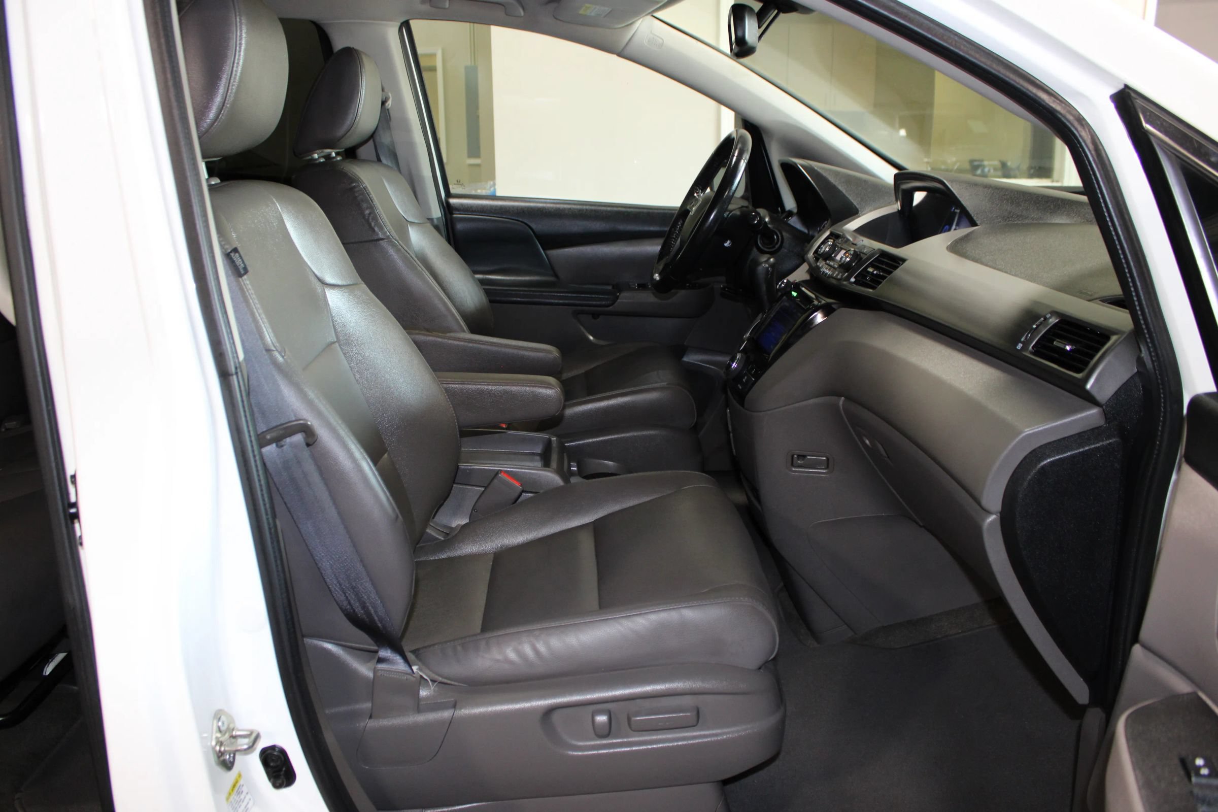 Used 2016 Honda Odyssey EX-L image 30