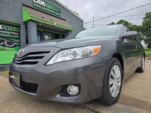 Used 2011 Toyota Camry image 2