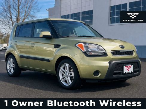 Used 2010 Kia Soul + w/ Audio Pkg image 1