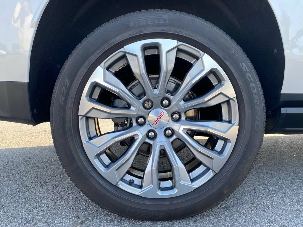 Used 2022 GMC Yukon XL Denali w/ Max Trailering Package AWD/4WD image 8