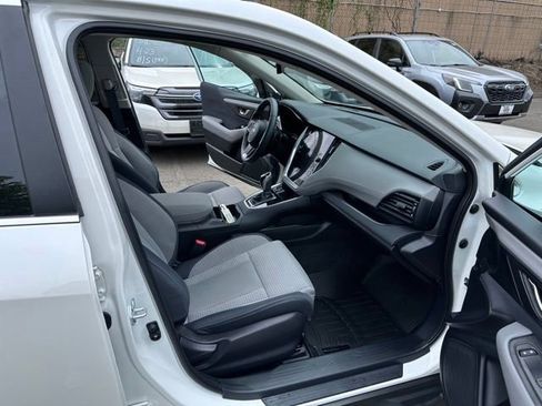 Used 2025 Subaru Outback Premium AWD/4WD image 29