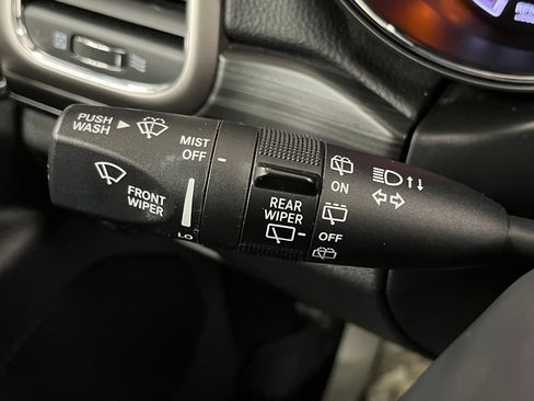 Used 2020 Jeep Grand Cherokee Limited w/ Luxury Group II AWD/4WD image 32