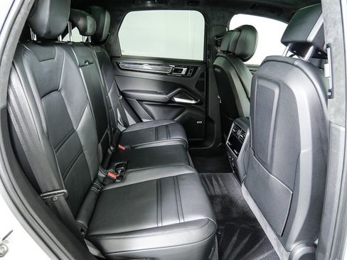 Certified 2021 Porsche Cayenne Turbo image 24