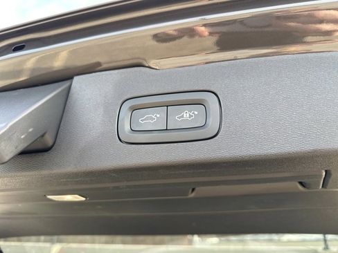 Certified 2025 Volvo V60 B5 Cross Country Plus image 33