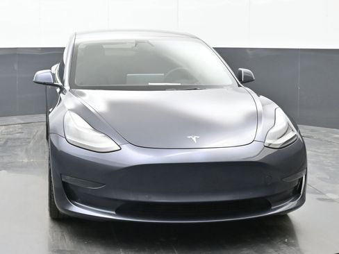Used 2022 Tesla Model 3 Performance image 2