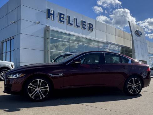 Used 2017 Jaguar XE Premium AWD/4WD image 3