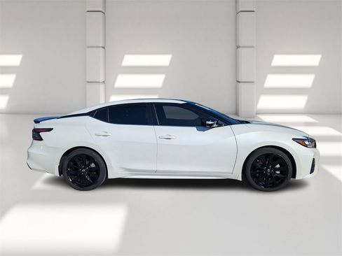 Used 2023 Nissan Maxima SR w/ Sport Mat Group image 3