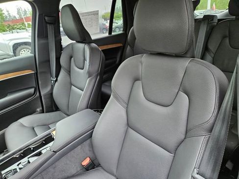 Certified 2024 Volvo XC90 T8 Plus w/ Protection Package Premier AWD/4WD image 17