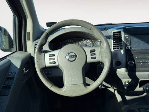 Used 2019 Nissan Frontier SV image 18
