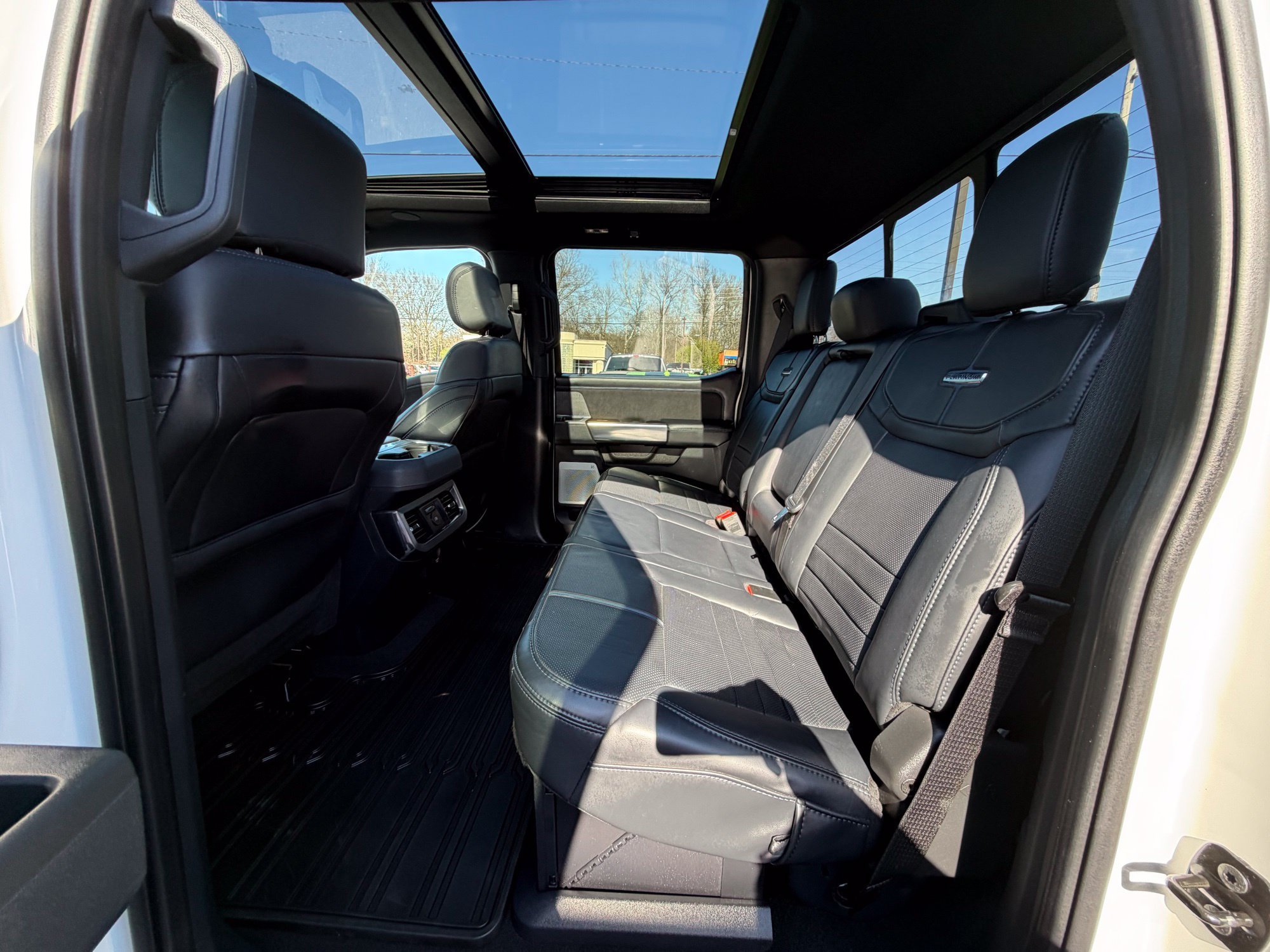 Used 2025 Ford F450 Platinum w/ FX4 Off-Road Package AWD/4WD image 17