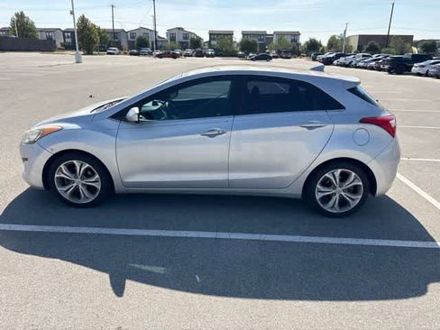 Used 2013 Hyundai Elantra GT w/ Touch & Go Pkg FWD image 2