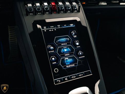 Used 2021 Lamborghini Huracan EVO image 13