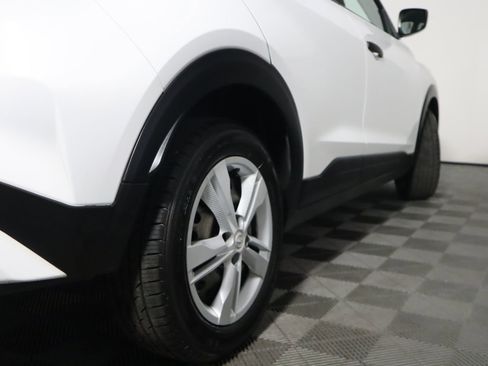 Used 2022 Nissan Kicks S image 19