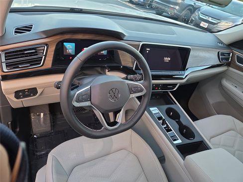 New 2026 Volkswagen Atlas SE image 13