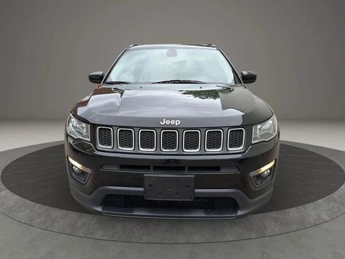 Used 2018 Jeep Compass Latitude w/ Popular Equipment Group AWD/4WD image 2