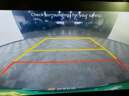 Used 2022 Hyundai Venue SEL image 18