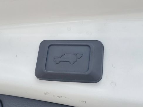Used 2019 Toyota RAV4 XSE w/ XSE Weather Package AWD/4WD image 12