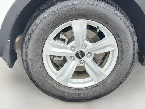 Used 2023 Kia Sorento LX FWD image 9