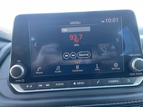 Used 2023 Nissan Rogue SV image 13