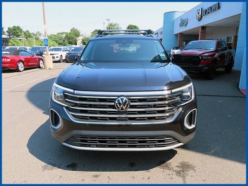 Used 2024 Volkswagen Atlas SE w/ Panoramic Sunroof Package AWD/4WD image 3