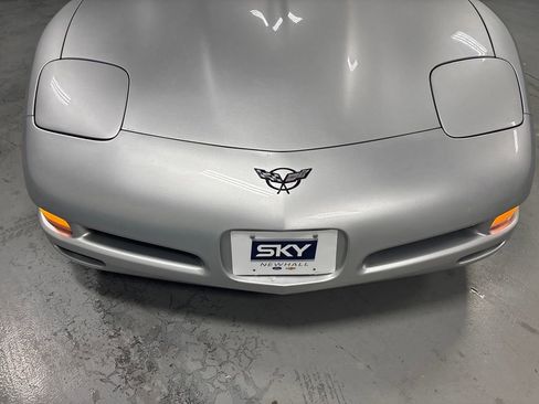 Used 2001 Chevrolet Corvette Convertible w/ Preferred Equipment Group2 image 33