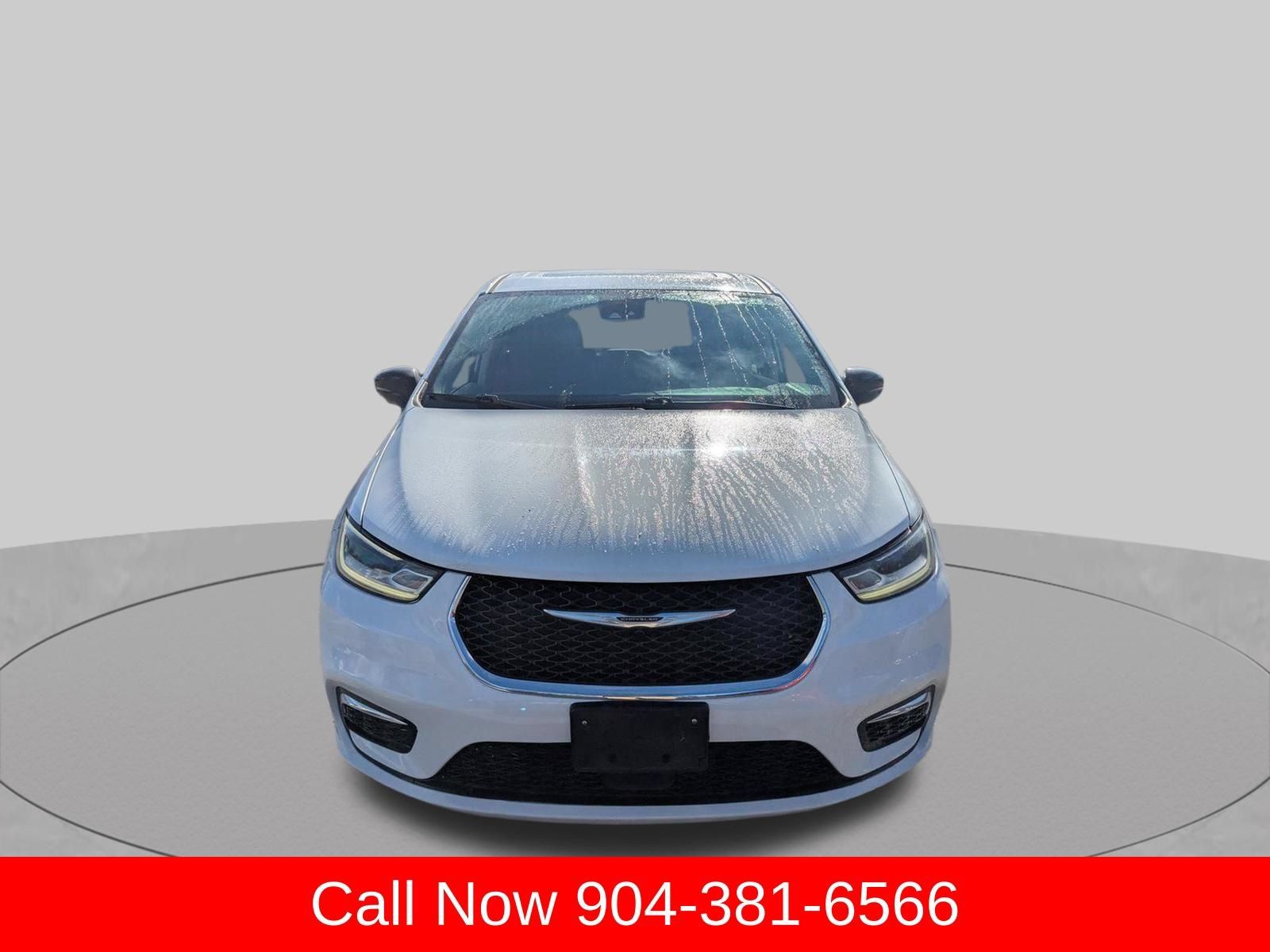 Used 2024 Chrysler Pacifica Limited FWD image 9