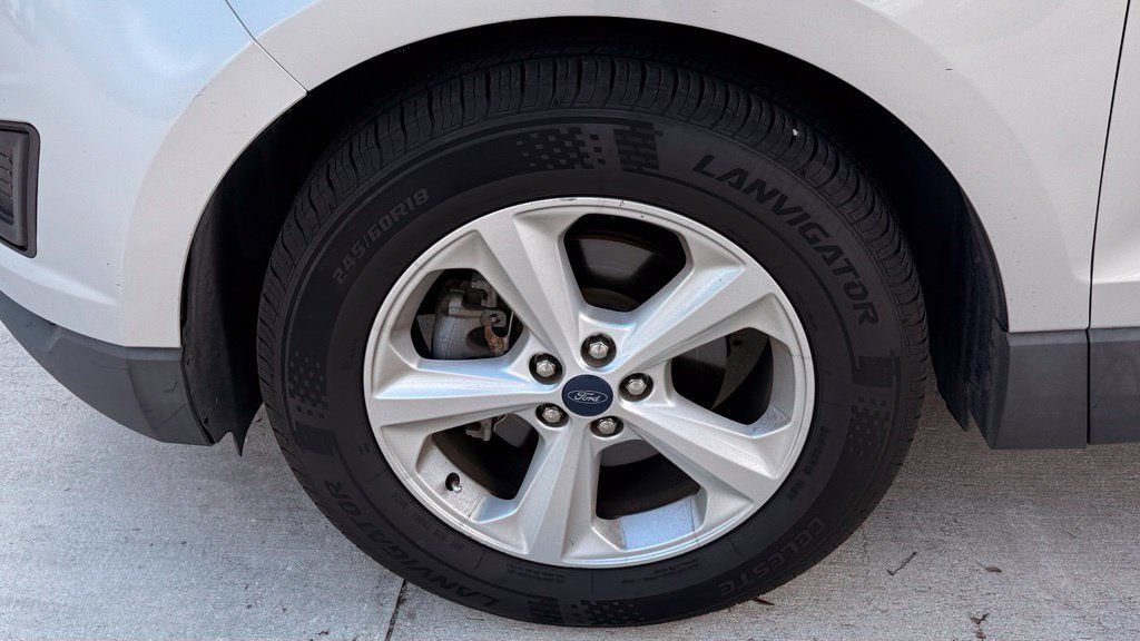 Used 2018 Ford Edge SE FWD image 12