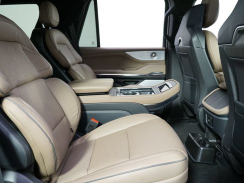 Used 2026 Lincoln Navigator Black Label AWD/4WD image 18