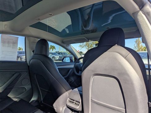 Used 2022 Tesla Model 3 Standard Range image 12