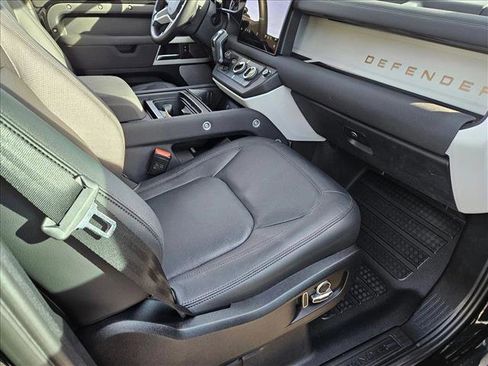 Used 2023 Land Rover Defender 130 SE image 21