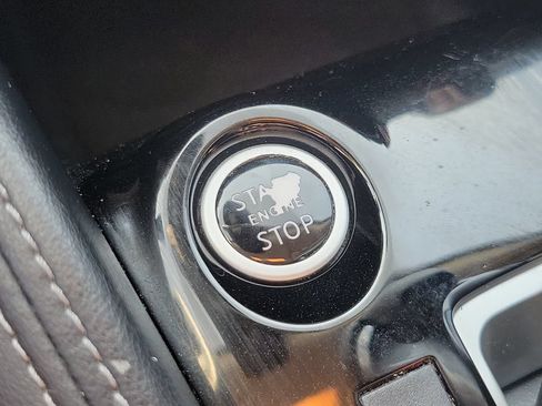 Certified 2020 Nissan Kicks SR FWD image 29