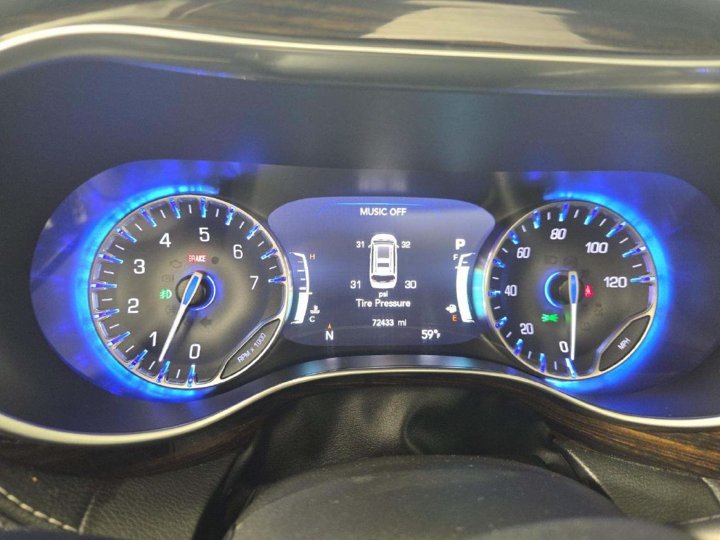 Used 2023 Chrysler Pacifica Limited FWD image 7