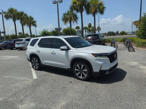 Used 2024 Honda Pilot Elite image 1