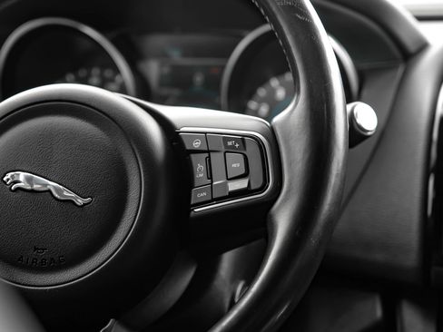 Used 2018 Jaguar F-PACE Premium AWD/4WD image 14