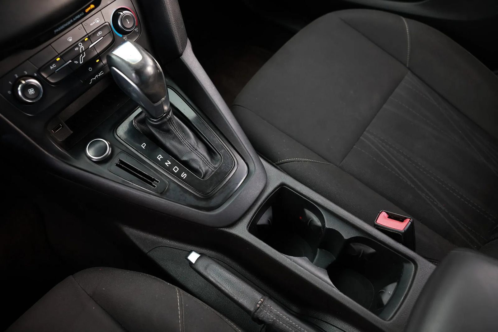 Used 2015 Ford Focus SE w/ SE Sport Package FWD image 37