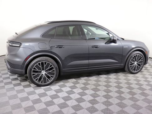 Used 2024 Porsche Macan 4 Electric image 8