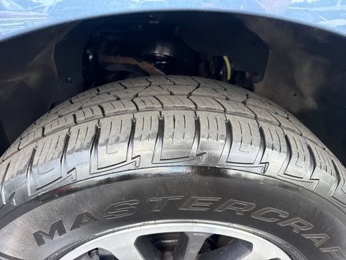 Used 2019 Ford Expedition XLT w/ Equipment Group 202A AWD/4WD image 30