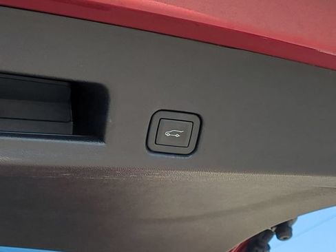 Used 2024 Chevrolet Traverse RS FWD image 15